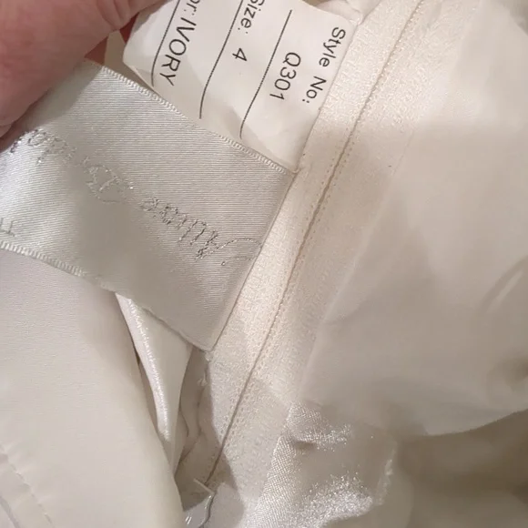 Stunning Allure Bridals Ivory Wedding Dress Size 4 - Picture 13 of 13